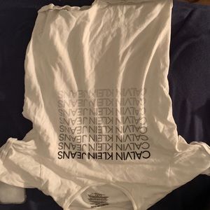 T shirt Calvin Klein small